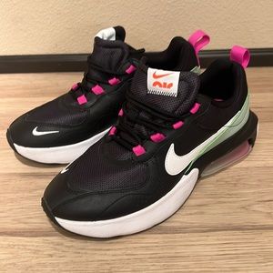 Nike Women's 8.5 Sneaker